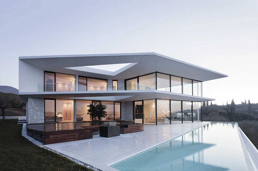 Villa Fire-Resistant Windows: How Fire Integrity Ensures a 60-Minute Golden Escape Window